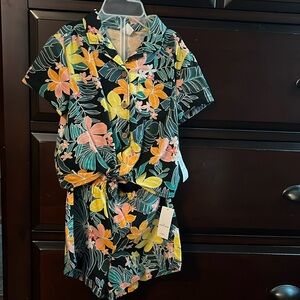 Girls Old Navy 2-piece short set. Size 3t. Multi colored.